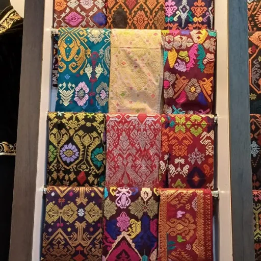 Kain songket tenun Bali
