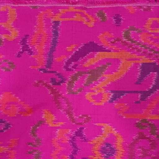 Kain tenun endek sutra Bali
