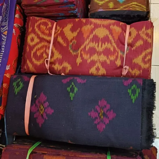 Kain tenun endek Bali