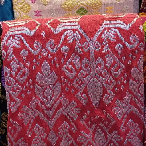 Kain songket tenun Bali