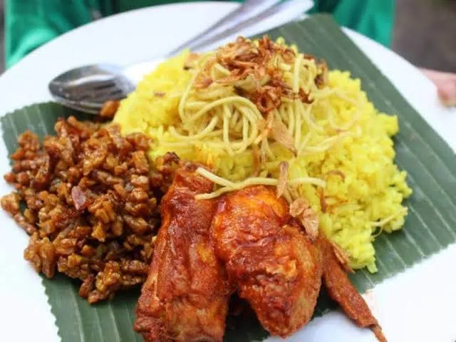 'Nasi Kuning Ayam Goreng'