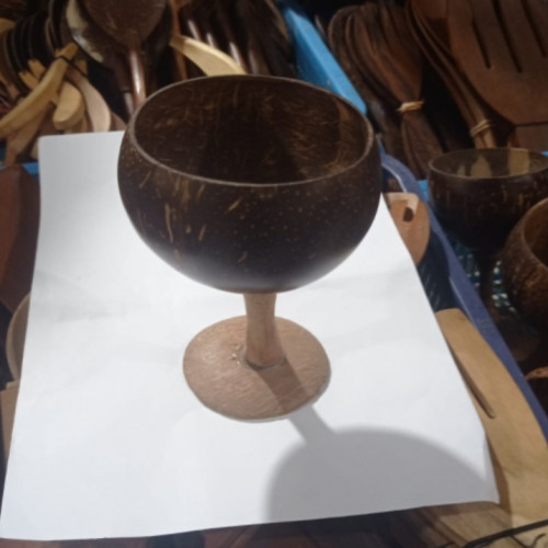 'Gelas Wine Terbuat dari Batok Kelapa Ket 1 Pcs'